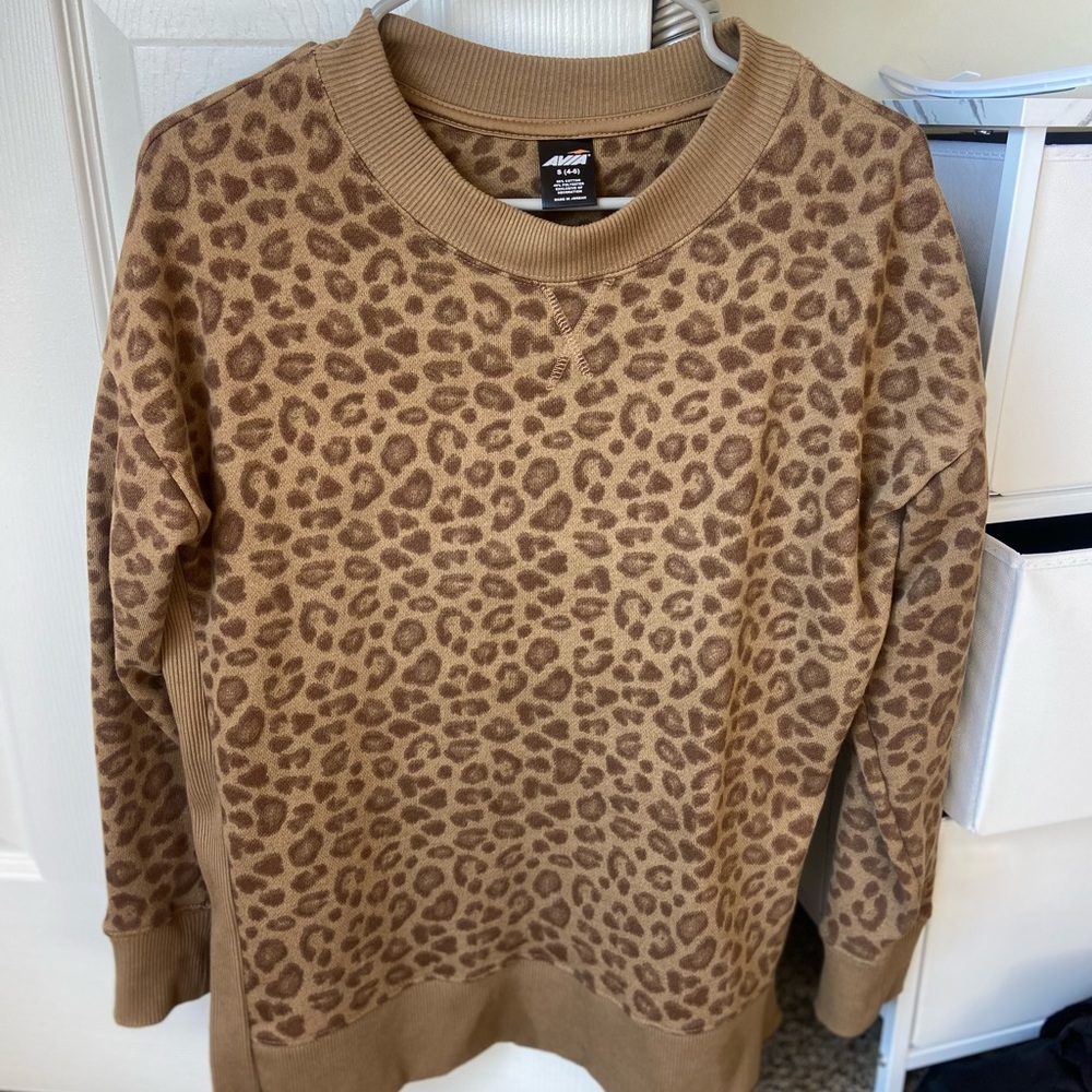 Cheetah active sweater